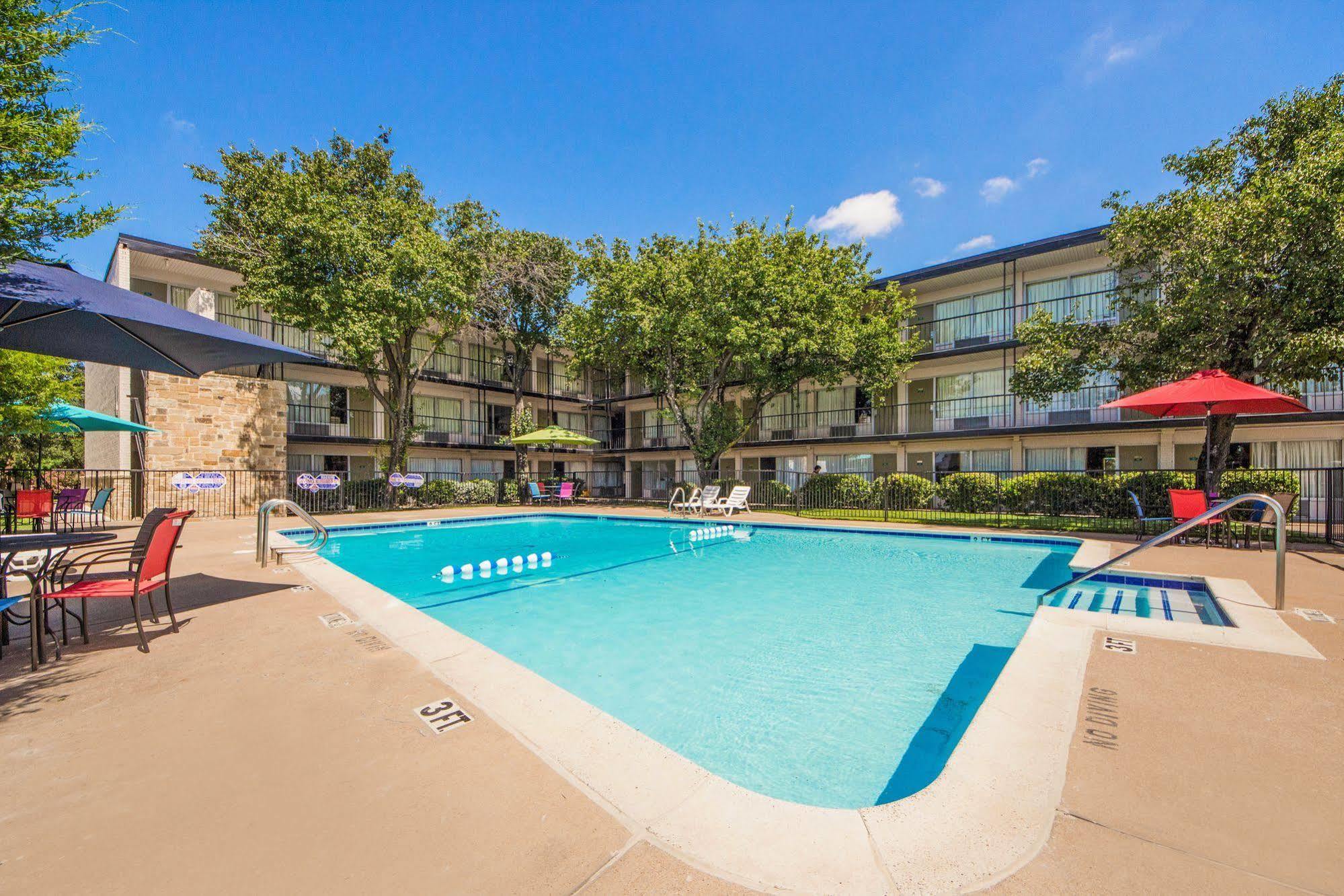Econo Lodge Airport I-35 North Farmers Branch Luaran gambar