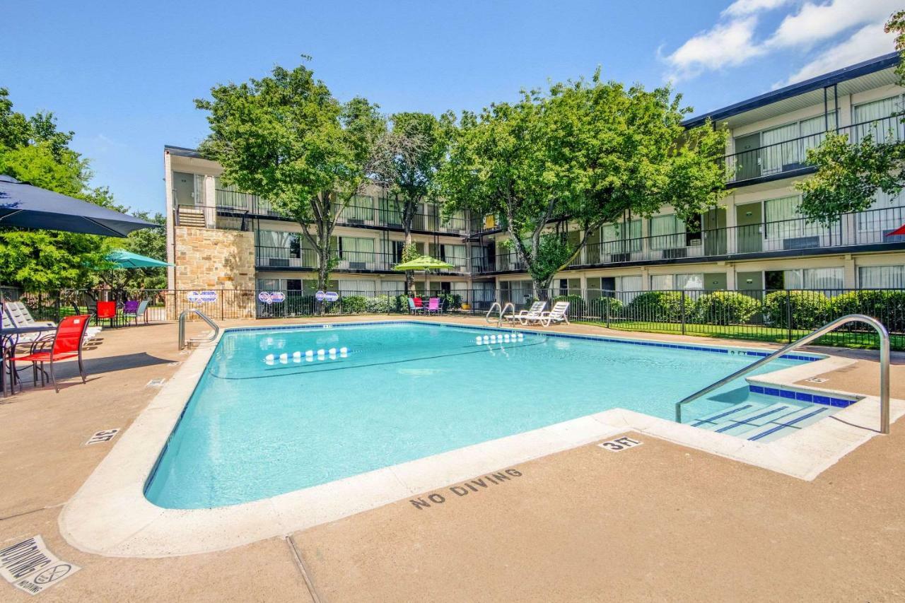 Econo Lodge Airport I-35 North Farmers Branch Luaran gambar